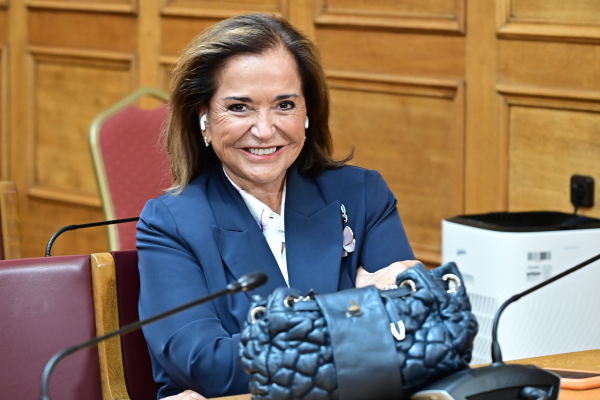 Η Ντόρα είπε... καλή κουβέντα για τον... Σαμαρά!