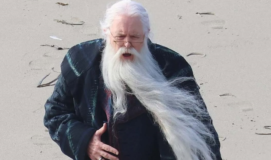 Χάρι Πότερ: Ο νέος «Ντάμπλντορ» σε δράση - Οι πρώτες φωτογραφίες του Τζον Λίθγκοου στα γυρίσματα