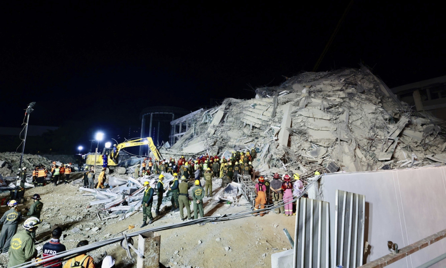 Σεισμός σε Μιανμάρ - Ταϊλάνδη: Εκατοντάδες νεκροί, τραυματίες και αγνοούμενοι θαμμένοι κάτω από τα συντρίμμια (Εικόνες & Βίντεο)