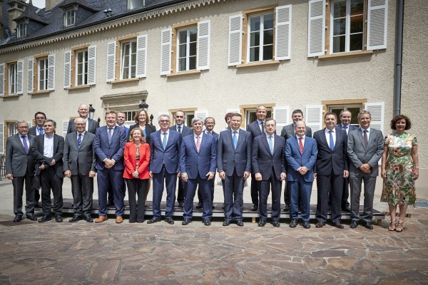 Οριστική συμφωνία για το χρέος στο Eurogroup - 10 χρόνια επιμήκυνση 15 δισ. η δόση