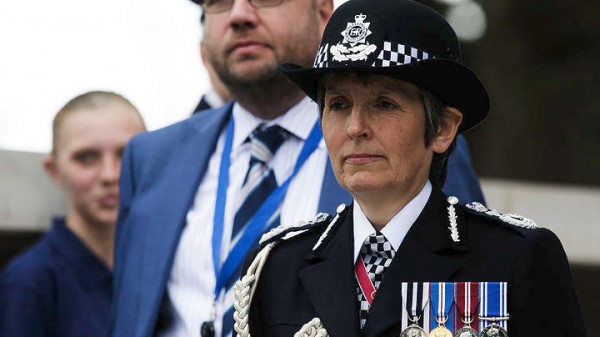 Η πρώτη γυναίκα αρχηγός της αστυνομίας του Λονδίνου στις σελίδες της Vogue