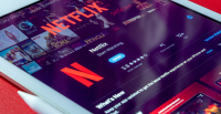 Θέλει το Netflix να κρυφτεί και η χαρά δεν το αφήνει: Η σειρά που ανανεώθηκε σε χρόνο ρεκόρ