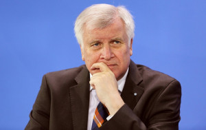 Ζεεχόφερ: Αν δεν βοηθήσουμε την Ελλάδα, οι μετανάστες θα βρεθούν στη Γερμανία