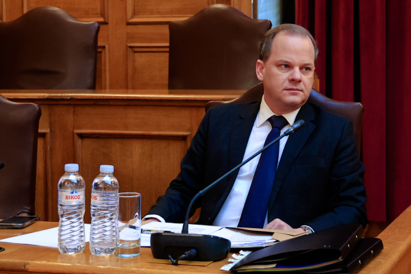 Κτιστάκης και Σπίρτζης αυξάνουν την πίεση σε Καραμανλή για τα Τέμπη και δυσκολεύουν Μητσοτάκη