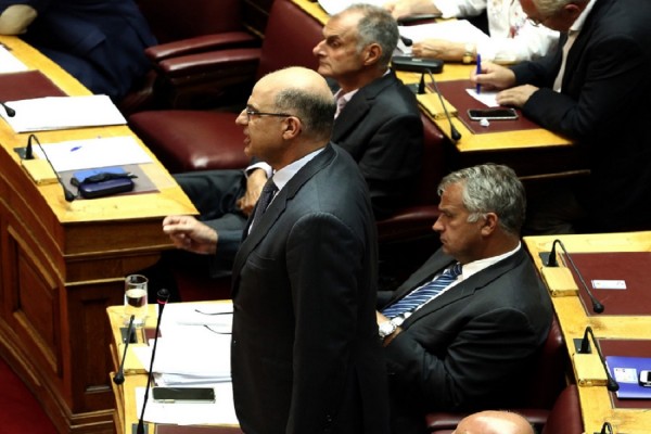 Δένδιας: Σε λάθος στιγμή τέθηκε το θέμα του χρέους