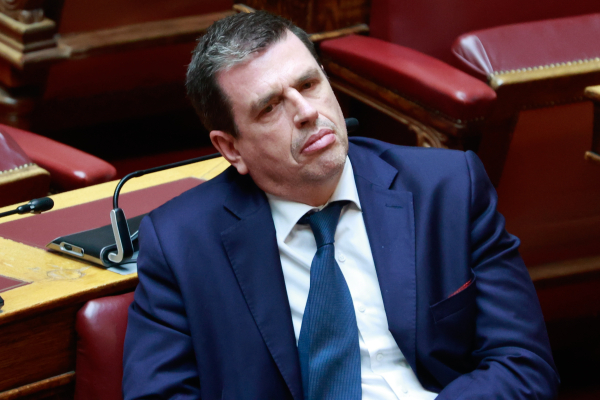 Το ερώτημα Καιρίδη για τον Έλληνα πρέσβη στη Συρία: Έφυγε μόνος του ή κατόπιν εντολών;