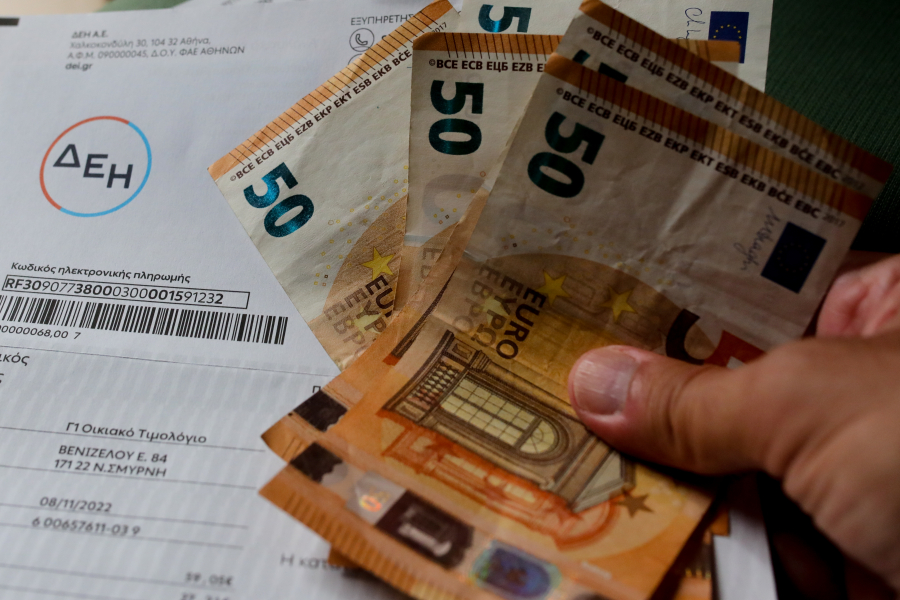 Αυξάνονται οι «κρυφές» χρεώσεις στους λογαριασμούς ρεύματος, τι θα ισχύσει με διακοπές ρεύματος