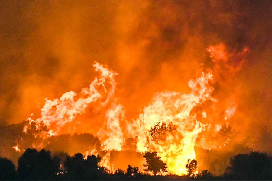 Νύχτα αγωνίας για τις φωτιές σε Αχαΐα, Ζάκυνθο, Χίο, Πρέβεζα και Άρτα