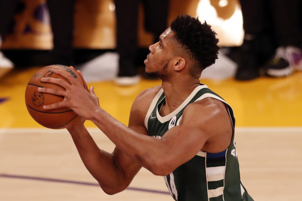 Οι Μπακς «ισοπέδωσαν» τους Μπουλς με ηγέτη τον Γιάννη Αντετοκούνμπο