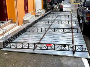Παραλίγο τραγωδία στην Καλαμάτα: Σκέπαστρο έπεσε σε εργαζόμενες του δήμου