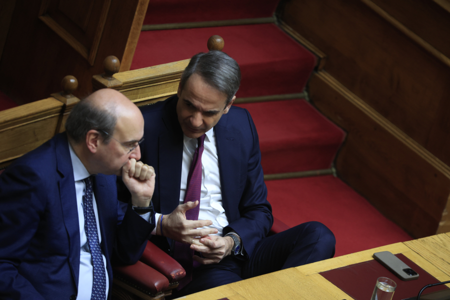 Ανασχηματισμός με το βλέμμα στην επόμενη μέρα: Έδωσε το «δαχτυλίδι» στον Χατζηδάκη