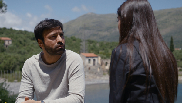 «Γη της Ελιάς»: Η Βασιλική είναι ενθουσιασμένη με τον άγνωστο άνδρα που βλέπει συνεχώς μπροστά της