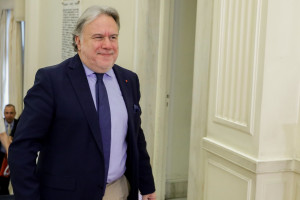 Κάλυψη Κατρούγκαλου σε Κοτζιά για τις βολές Καμμένου σχετικά με στημένο διαγωνισμό