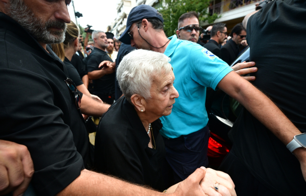 Συγκινεί η μητέρα του Γιώργου Μαζωνάκη: «Είναι αργά πια, έχασα τον λεβέντη μου»