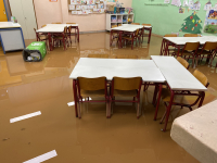 Κακοκαιρία στην Αττική: Πλημμύρισε το 3ο Δημοτικό Κορωπίου (εικόνες)