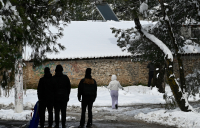 Καιρός: Νέο έκτακτο δελτίο - Έρχονται χιόνια, βροχές και θυελλώδεις άνεμοι μέχρι το βράδυ