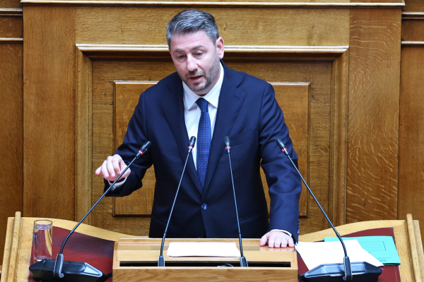 Οι απειλές για διαγραφές και ο... Νίκος Παπανδρέου