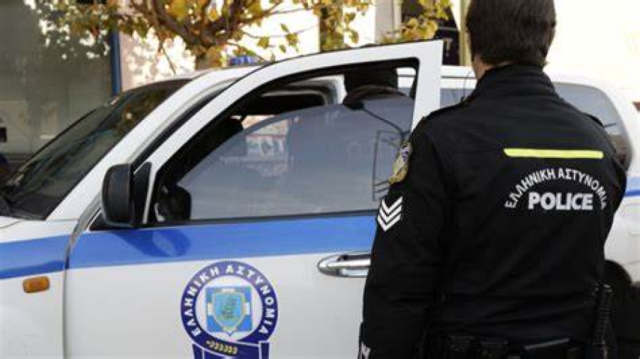 Σύλληψη διακινητή για παράνομη μεταφορά 17 μεταναστών στον Έβρο