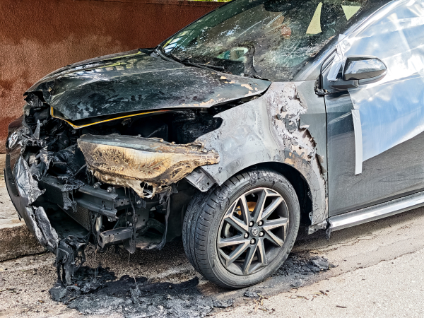 Συνελήφθη στη Λευκάδα ο 46χρονος αξιωματικός του ΠΝ για τους εμπρησμούς με στόχο πρώην συντρόφους του