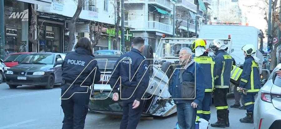 Αυτοκίνητο τούμπαρε στην Πατησίων: Κοιμήθηκε στο τιμόνι ο οδηγός