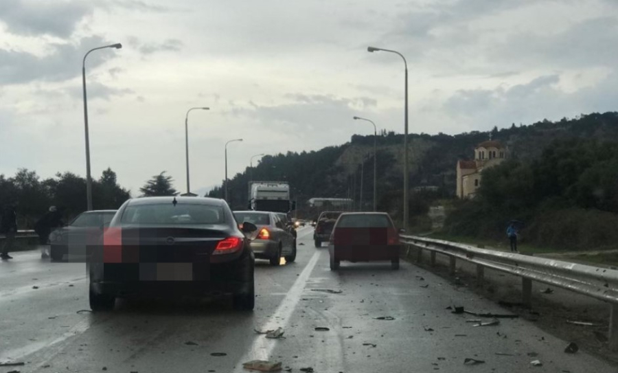 Kαραμπόλα 6 οχημάτων στην Περιφερειακή οδό της Θεσσαλονίκης