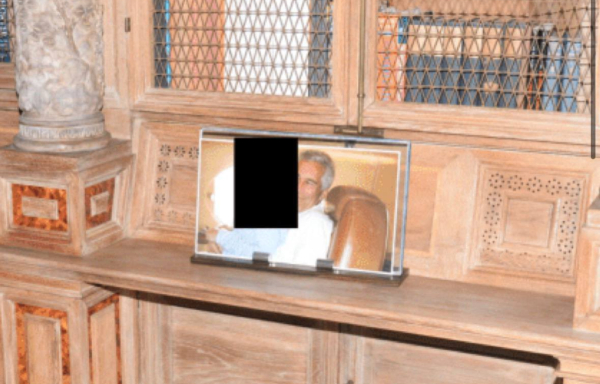 Στη δημοσιότητα εικόνες από τα αρχεία Επστάιν: Με ποιους διάσημους ήταν μαζί - Από Τζάκσον μέχρι Κλίντον