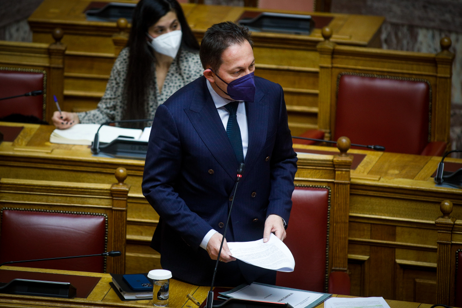 Δεν υπάρχει καμιά σκέψη για αλλαγή του εκλογικού νόμου, λέει ο Στέλιος Πέτσας