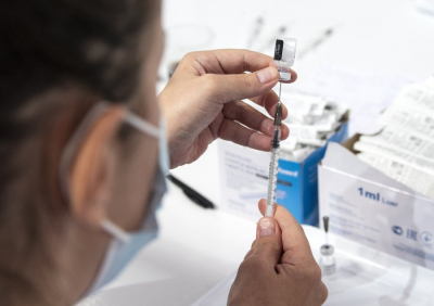 Τσακρής: Πότε και ποιοι εμβολιασμένοι έχουν τις ίδιες πιθανότητες να νοσήσουν από κορονοϊό με έναν ανεμβολίαστο