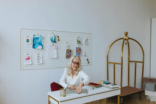 Όταν η ηγεσία συναντά την εμμηνόπαυση: Πώς οι γυναίκες μετατρέπουν την πρόκληση σε δύναμη