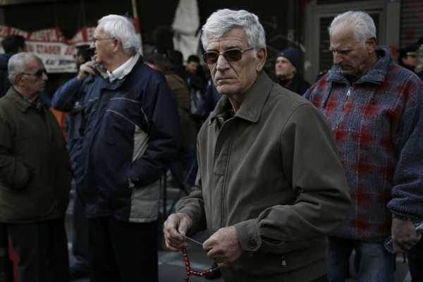 Ασφαλιστικό: Διπλάσιοι συνταξιούχοι «θυσία» στο βωμό των επικουρικών