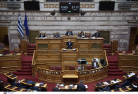 Βουλή: Μετωπική σύγκρουση κυβέρνησης – αντιπολίτευσης για τράπεζες και οικονομία