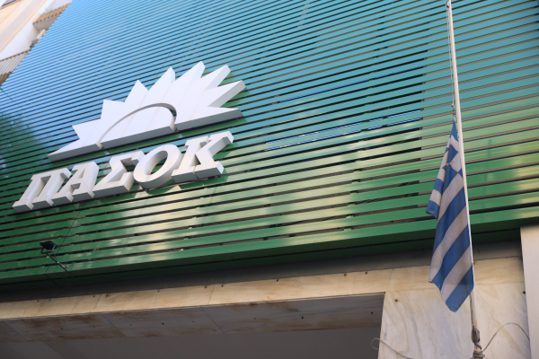 Εκατό χιλιάδες και πάνω περιμένει σήμερα το ΠΑΣΟΚ να ψηφίσουν για εκλογή συνέδρων