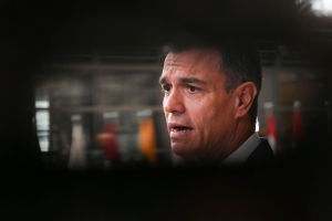 Σάντσεθ: Αυξάνει τη φορολογία στις βραχυχρόνιες μισθώσεις