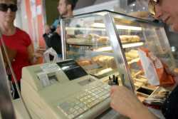 Φορολογικές παραβάσεις εντοπίστηκαν μετά από ελέγχους σε Μύκονο, Κω και Ρόδο