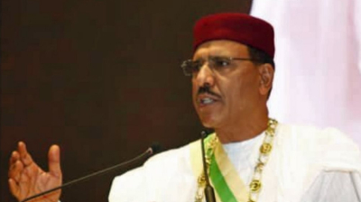 Νίγηρας – Φόβοι για απόπειρα πραξικοπήματος: Φρουροί κρατούν τον πρόεδρο μέσα στο προεδικό μέγαρο