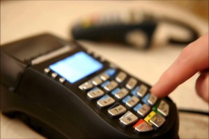 Αντίθετοι στην υποχρεωτική πληρωμή μέσω POS οι δικηγόροι
