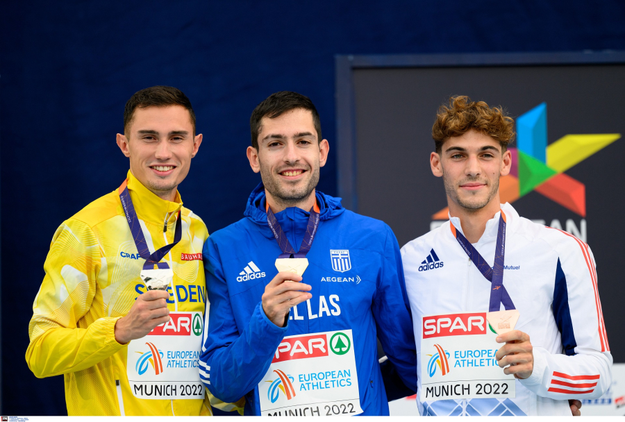 Μίλτος Τεντόγλου: Η απονομή του χρυσού μεταλλίου (βίντεο)