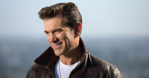 To Release Athens φέρνει τον Chris Isaak στο Δημοτικό Θέατρο Λυκαβηττού