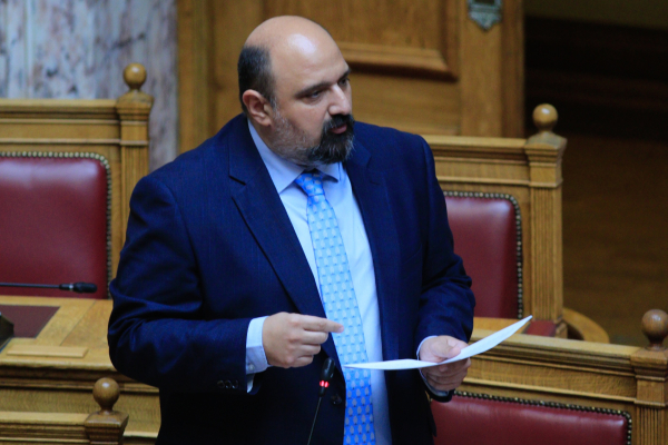 Η Εξεταστική, ο Τριαντόπουλος και οι «16»