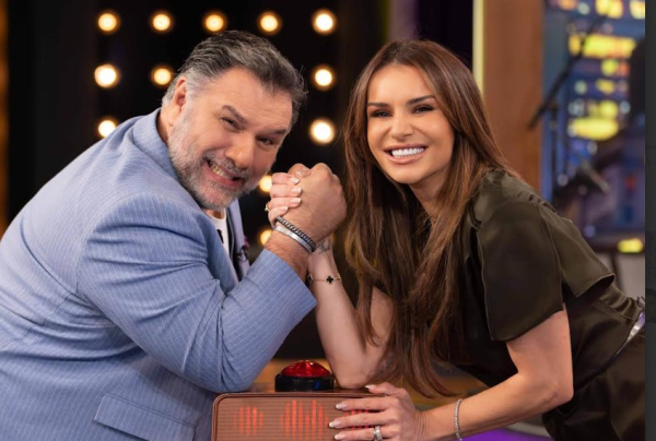 The 2Night Show: Ελένη Τσολάκη και Πέτρος Ιακωβίδης καλεσμένοι του Αρναούτογλου