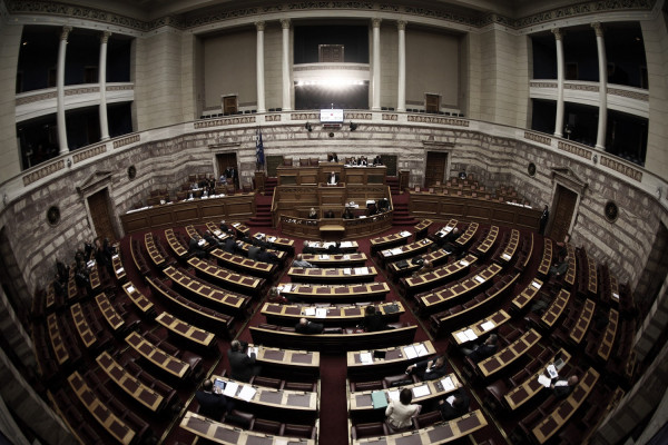«Όχι» της ΝΔ στην πρόταση ΣΥΡΙΖΑ για συνταγματική καθιέρωση αναλογικού εκλογικού συστήματος στους ΟΤΑ