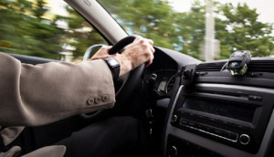 Δίπλωμα οδήγησης: Με βεβαίωση θα οδηγούν οι ηλικιωμένοι μέχρι να λάβουν το νέο δίπλωμα