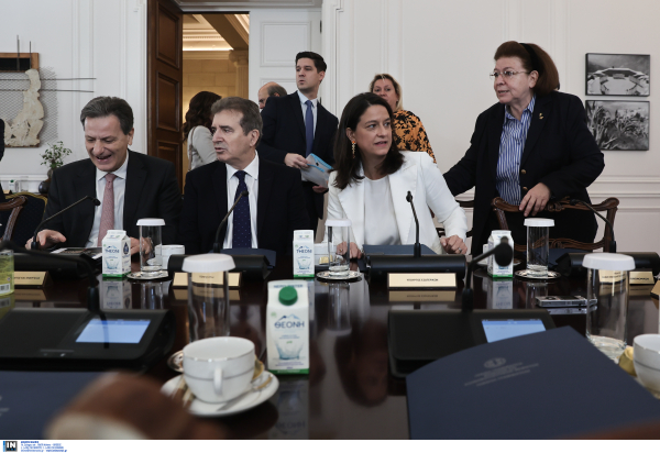 Στις 15:00 οι διευκρινίσεις για την επιστολική ψήφο από το ΥΠΕΣ