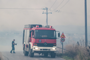 Θεσσαλονίκη: Υπό έλεγχο η φωτιά στον οικισμό Τσαΐρια