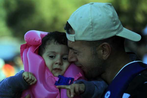 Επιδότηση στέγης, κουπόνια για ξενοδοχεία και αναδοχή για 20.000 πρόσφυγες