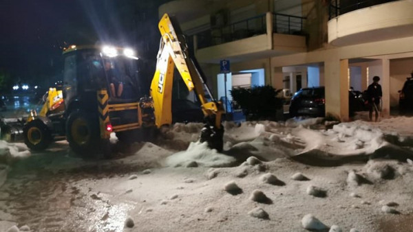Πρωτοφανής χαλαζόπτωση στη Δράμα, βγήκαν μπουλντόζες να ανοίξουν τους δρόμους (pic)