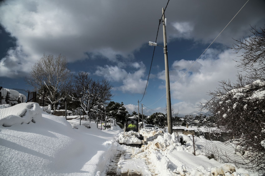 Ο χιονιάς σαρώνει τη Βόρεια Ελλάδα - Ποιες περιοχές έχουν μετατραπεί σε λευκά τοπία