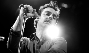 Ο Δώρος Δημοσθένους στο Dnews για την συμφιλίωση με τον χρόνο, την απώλεια και τη μνήμη