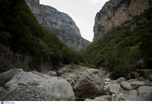 Κρήτη: Στη ΜΕΘ τουρίστρια που έπεσε από μεγάλο ύψος στη Μονή Πρέβελης - Έχασε το έμβρυο που κυοφορούσε