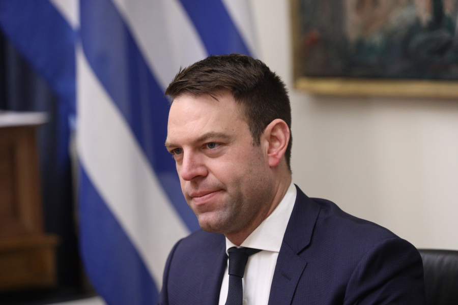 Επιστολική ψήφος: «Έξω από κάθε κοινοβουλευτική δεοντολογία η τροπολογία Κεραμέως»